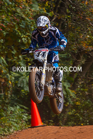 PISTON POPPERS MC PARKSBURG PA D-6 FLAT TRACK BIKES 10-6-2013-8906