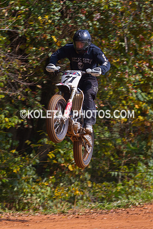PISTON POPPERS MC PARKSBURG PA D-6 FLAT TRACK BIKES 10-6-2013-8935
